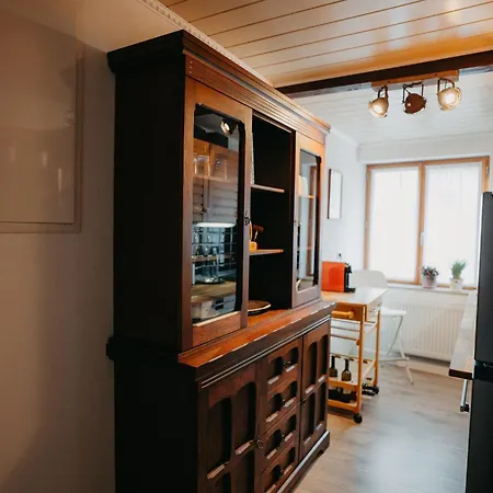 Altes Haeusle Am Waschbach-weintraube * Edenkoben