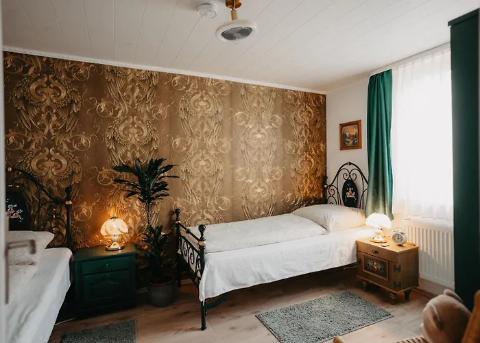 Altes Haeusle Am Waschbach-weintraube * Edenkoben