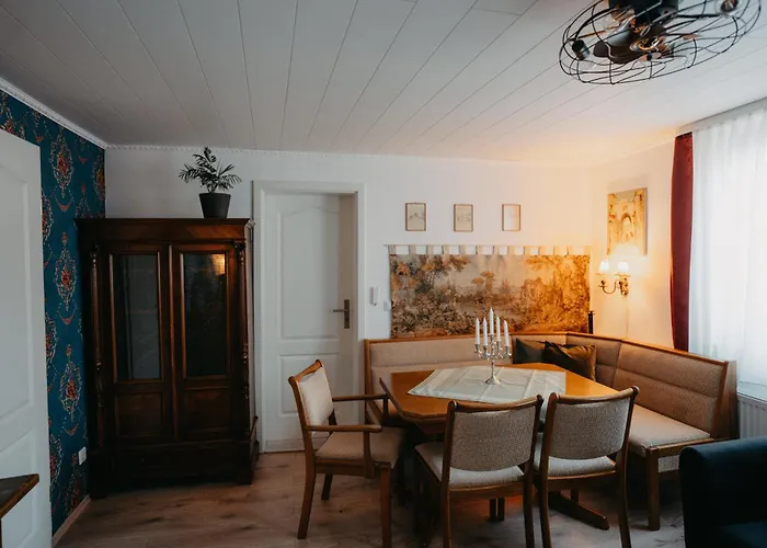 Altes Haeusle Am Waschbach-weintraube * Edenkoben